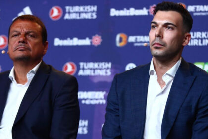 o sloukas apotheonei ton ataman i chr