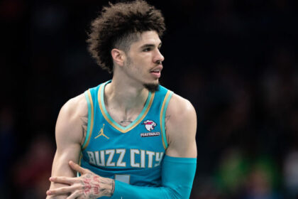 nba pos ena omofoviko scholio efere ston lamelo