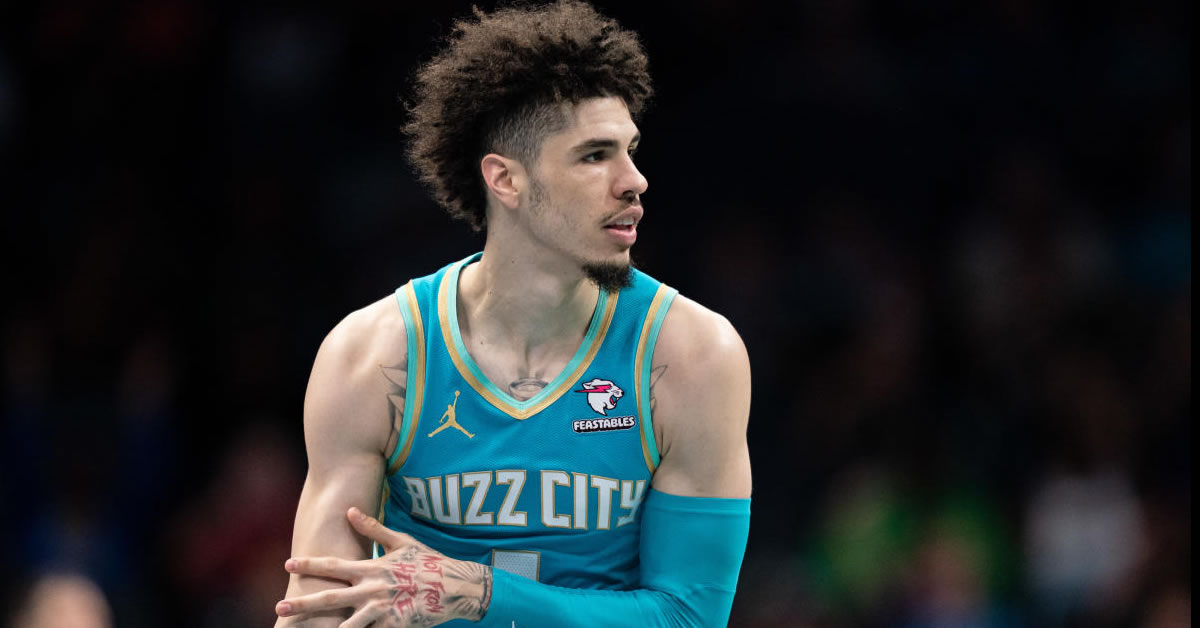 nba pos ena omofoviko scholio efere ston lamelo